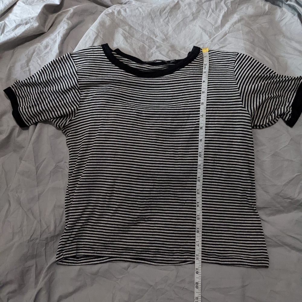 **LAST CHANCE! DONATING ON 9/30** Brandy Melville 3/4 Sleeve Crop Top - Picture 3 of 6